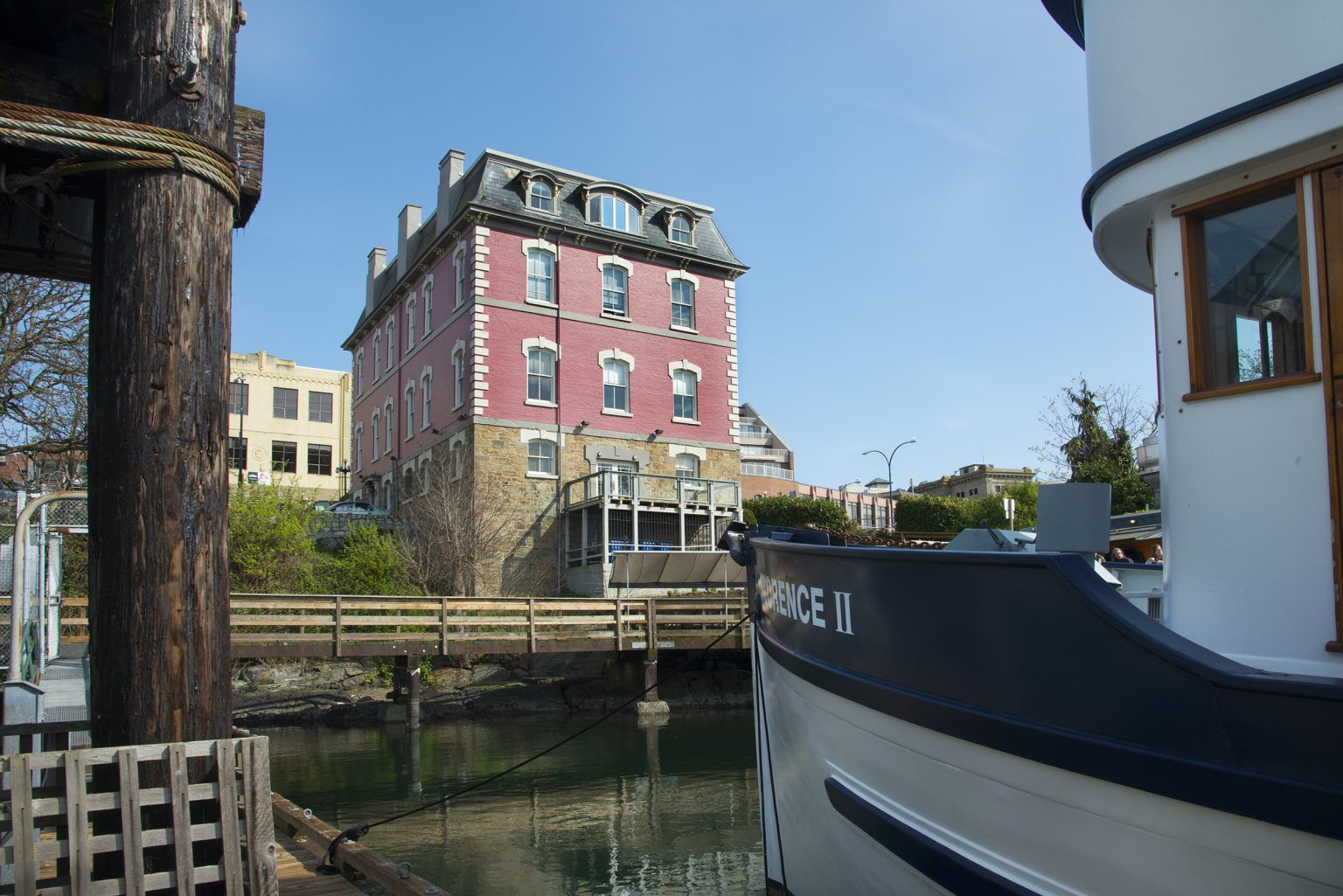 Open House: Tula Foundation / Hakai Institute